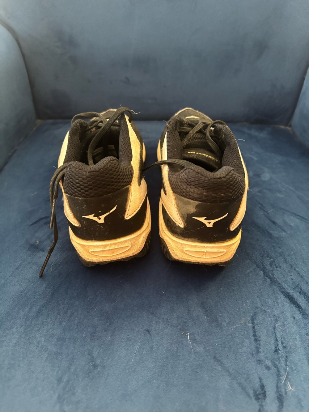 Mizuno Black and Cream Baseball Cleats - Picture 3 of 5